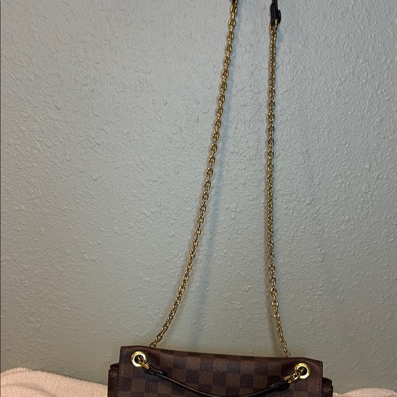 Louis Vuitton elegant purse 10 x 4 x 7 - Picture 6 of 16